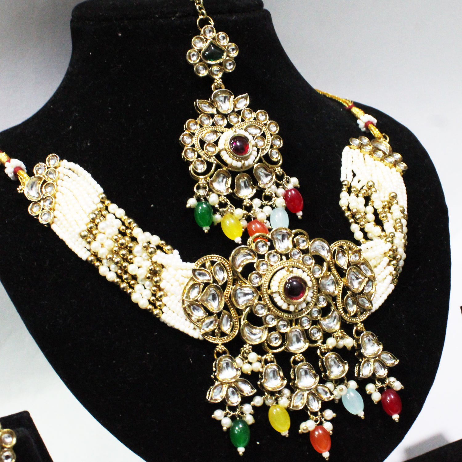 Neckles & Earrings - A44
