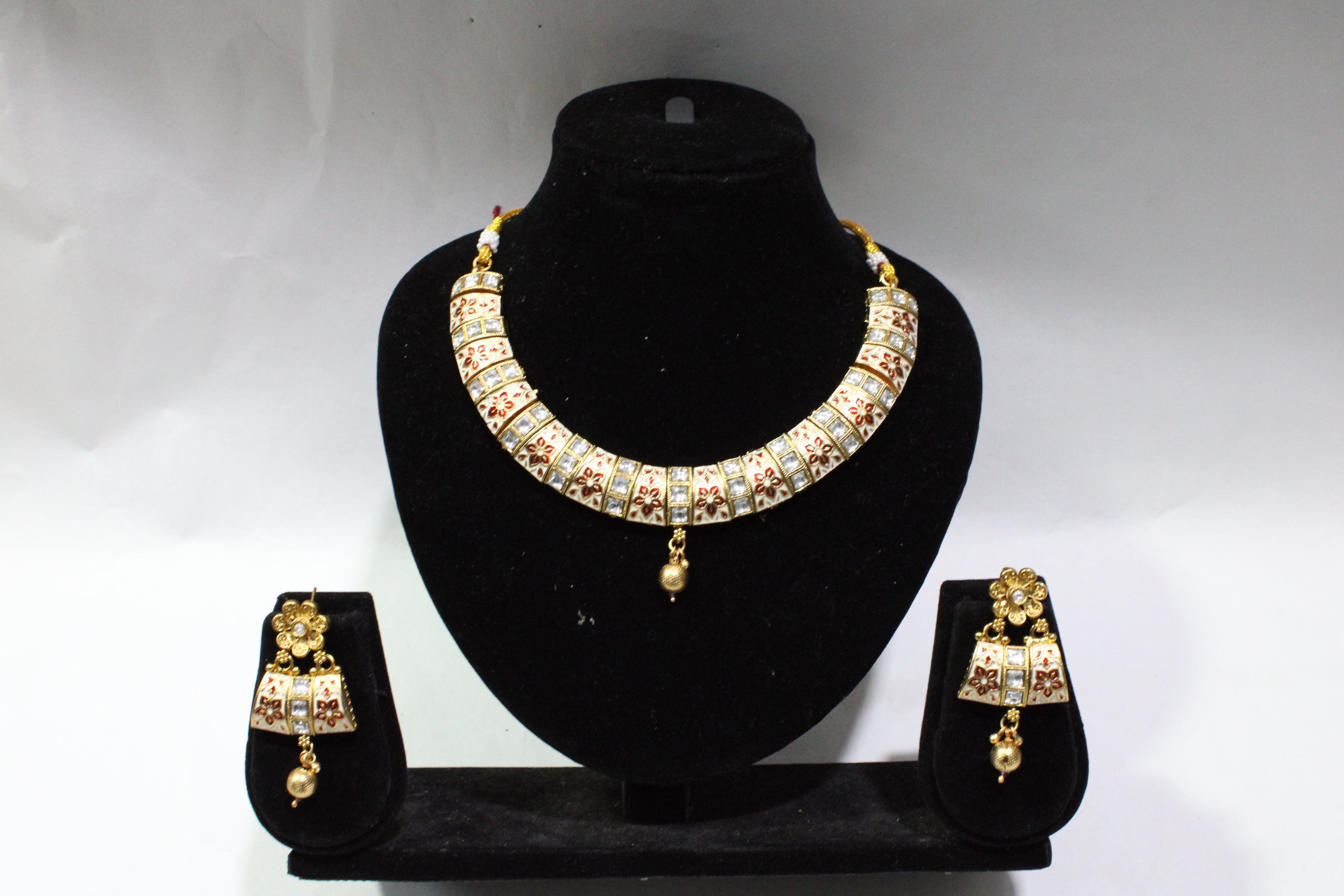 Neckles & Earrings - A-26