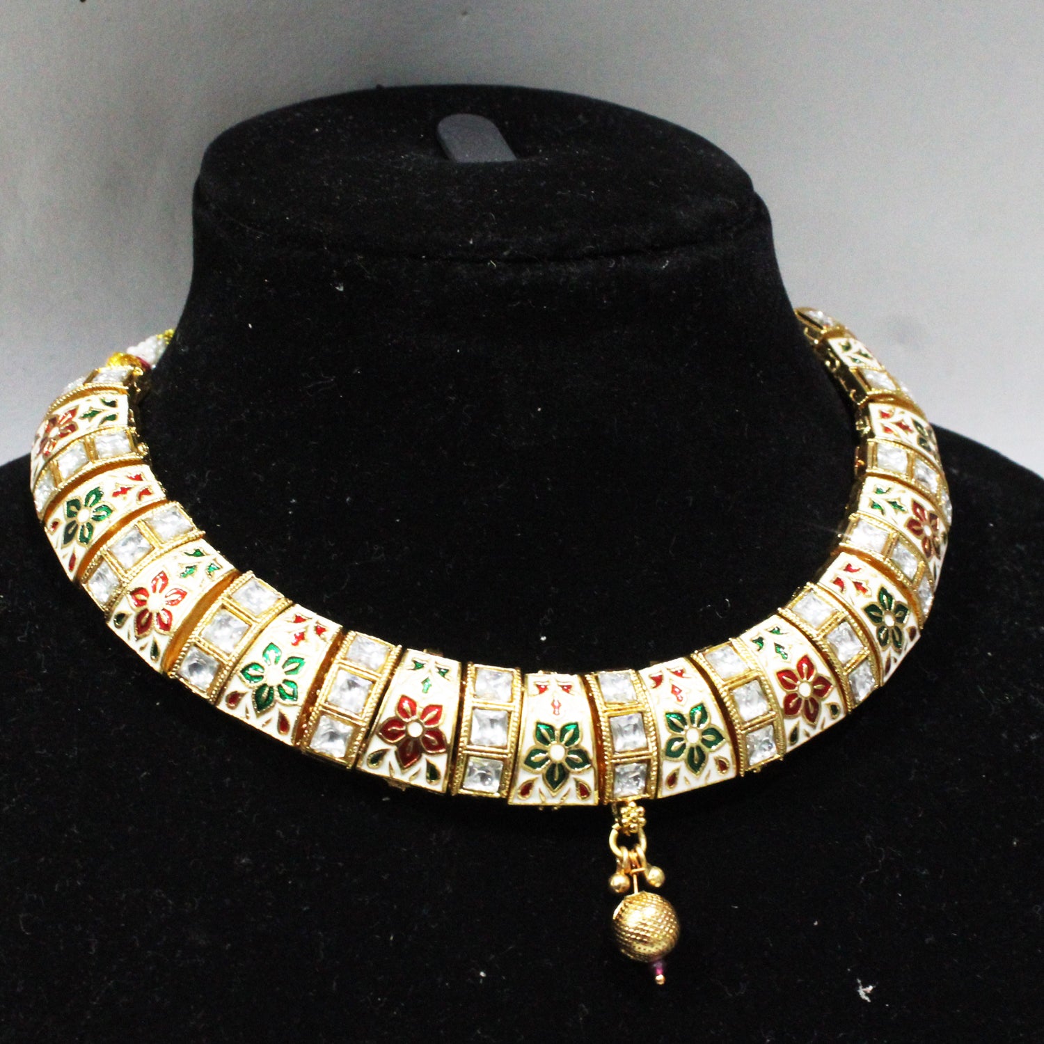 Neckles & Earrings - A-25
