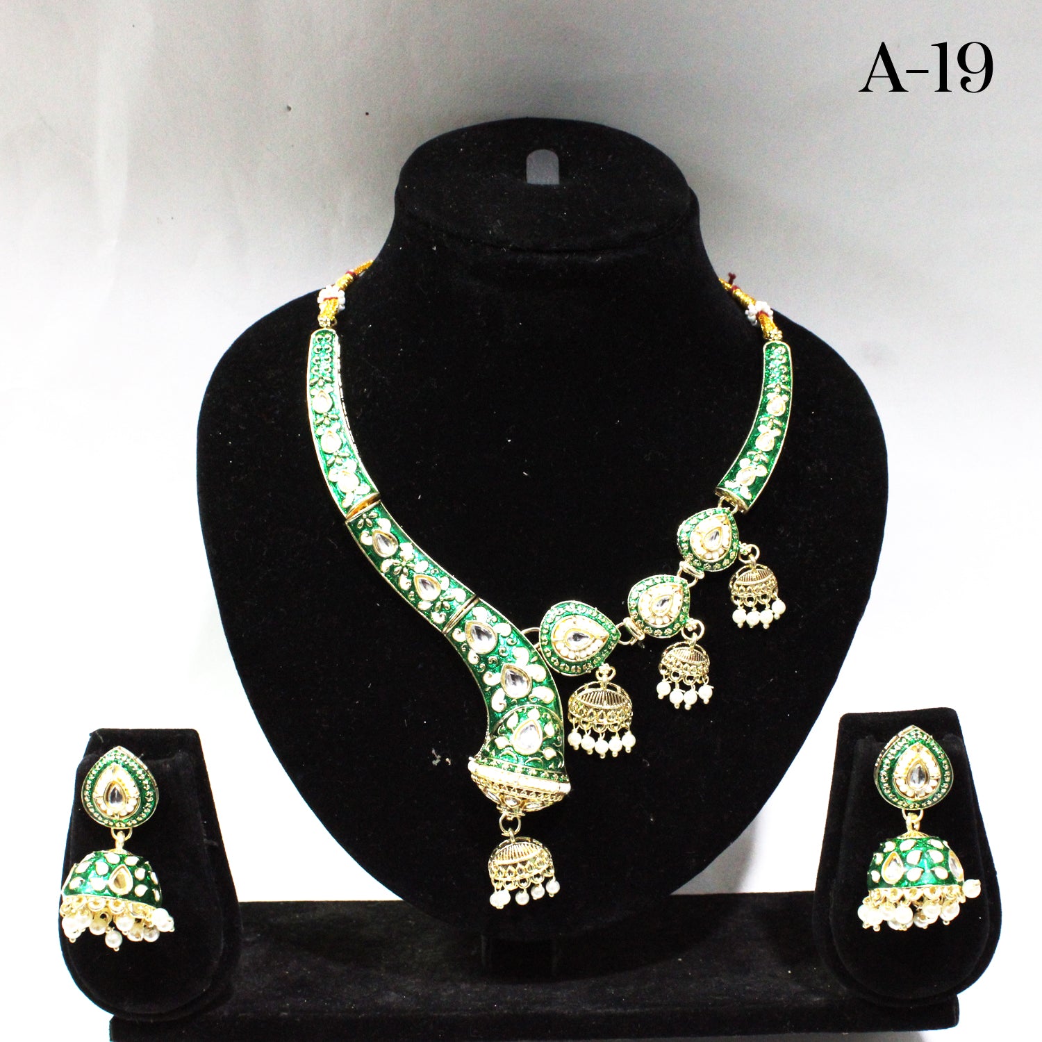 Neckles & Earrings - A-19