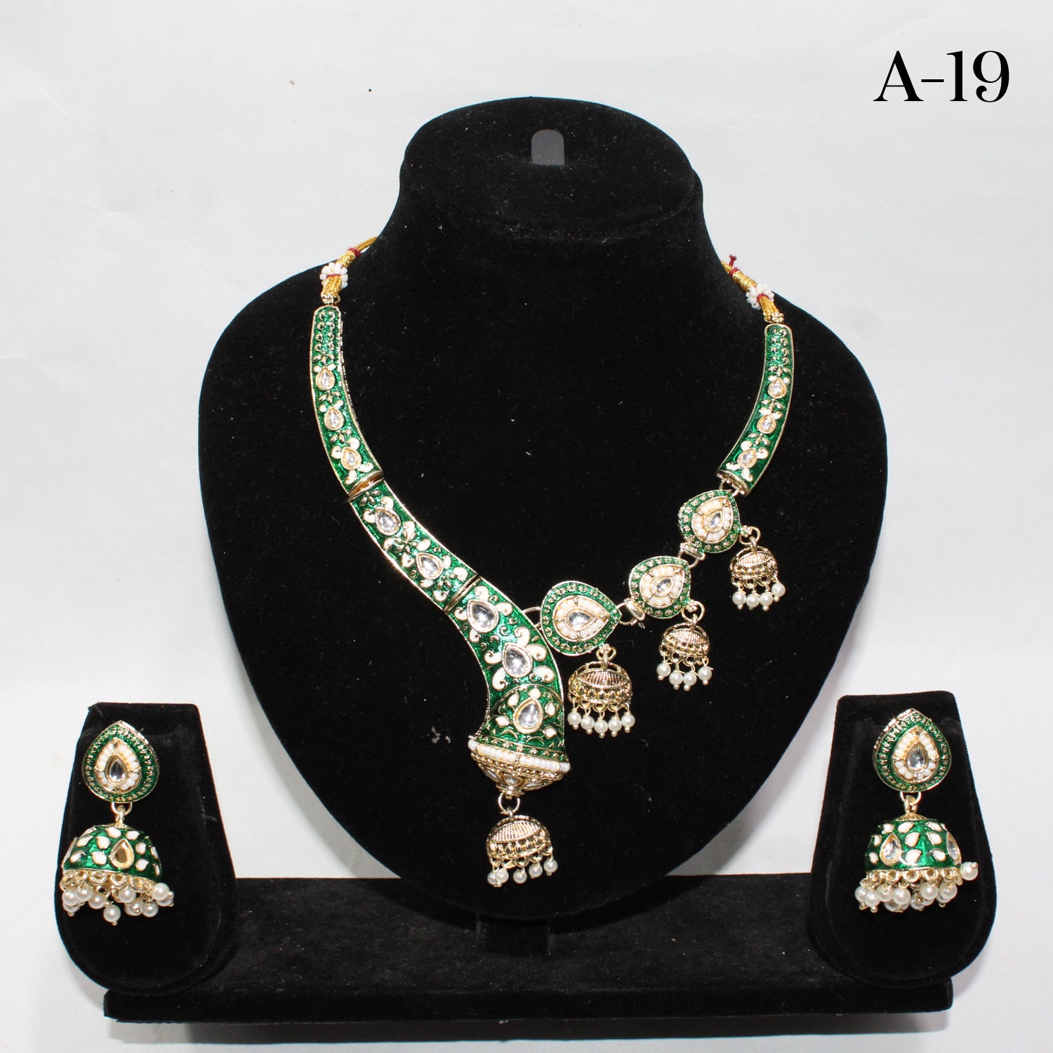 Neckles & Earrings - A-19