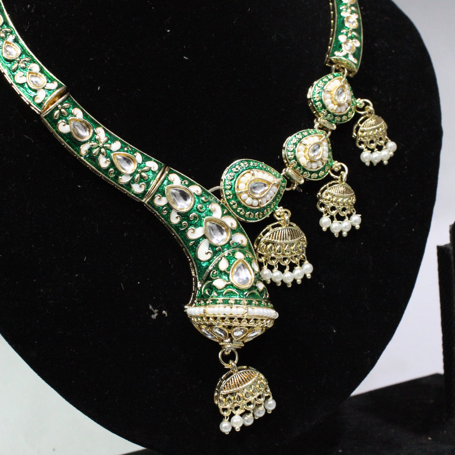 Neckles & Earrings - A-19
