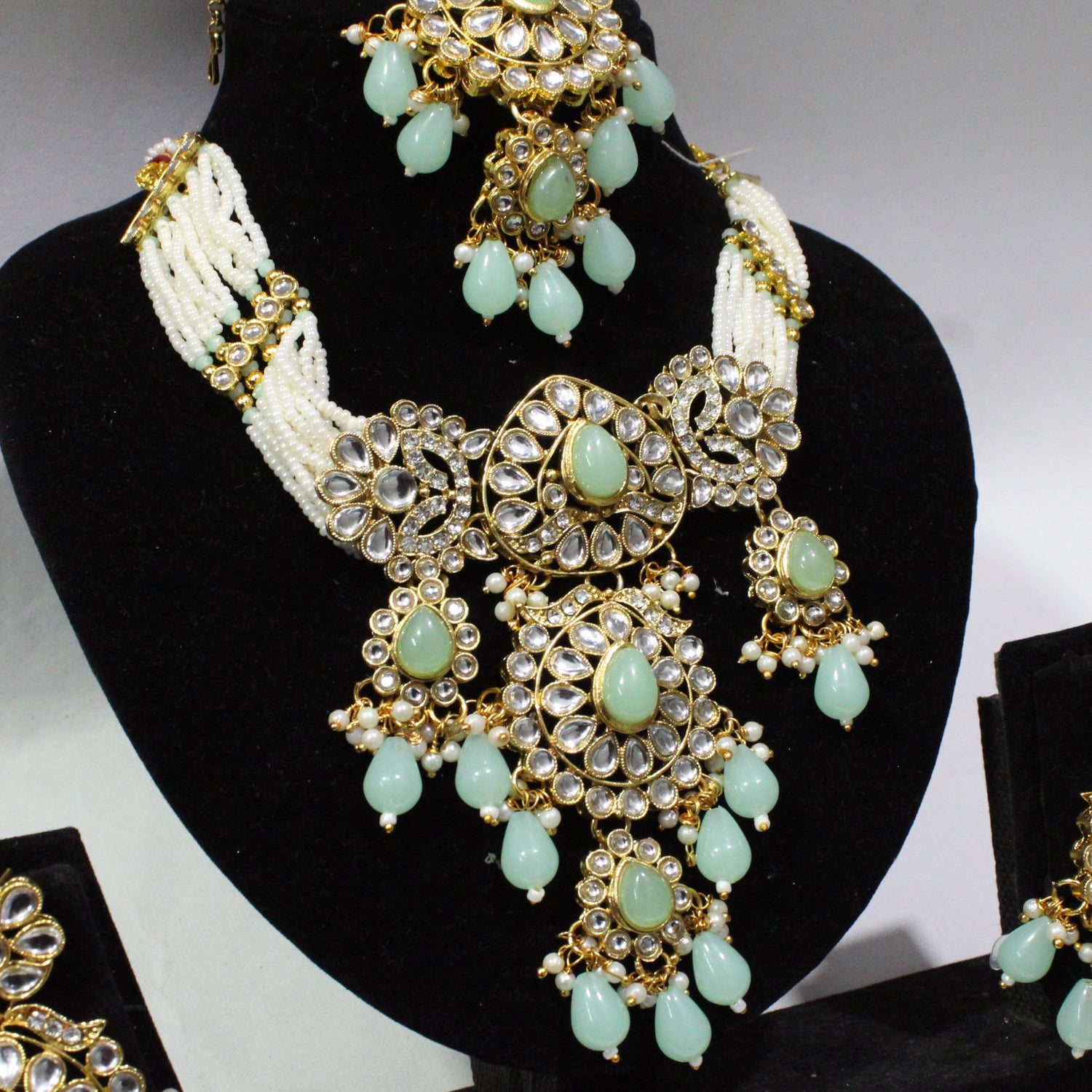 Neckles & Earrings - A55