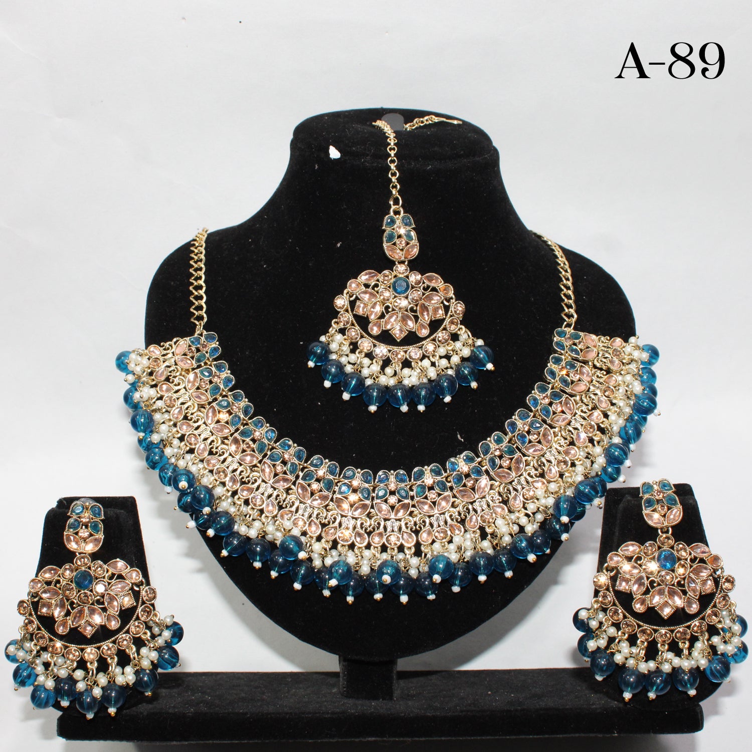 Neckles & Earrings - A89