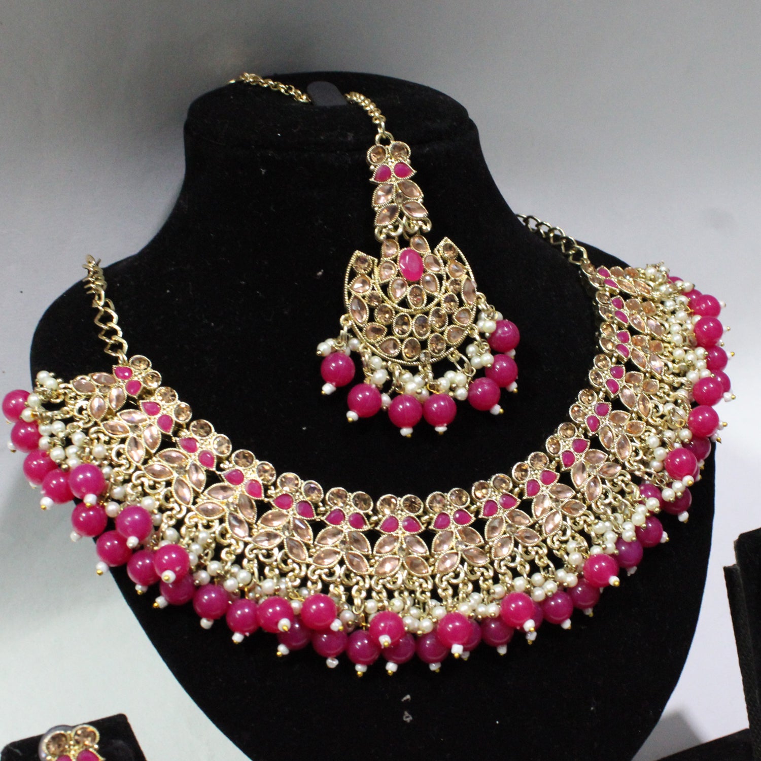 Neckles & Earrings - A92
