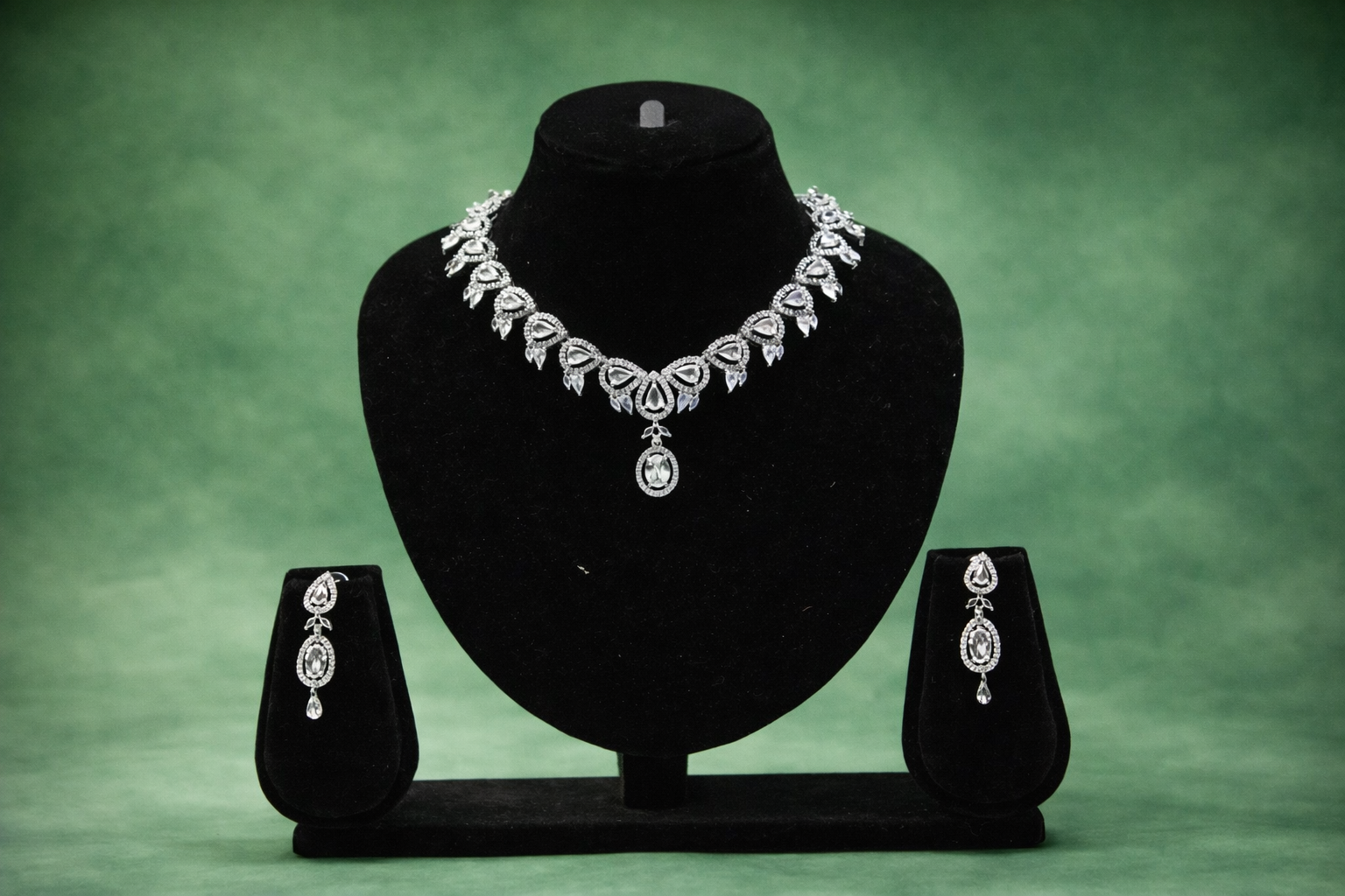 Neckles-A25