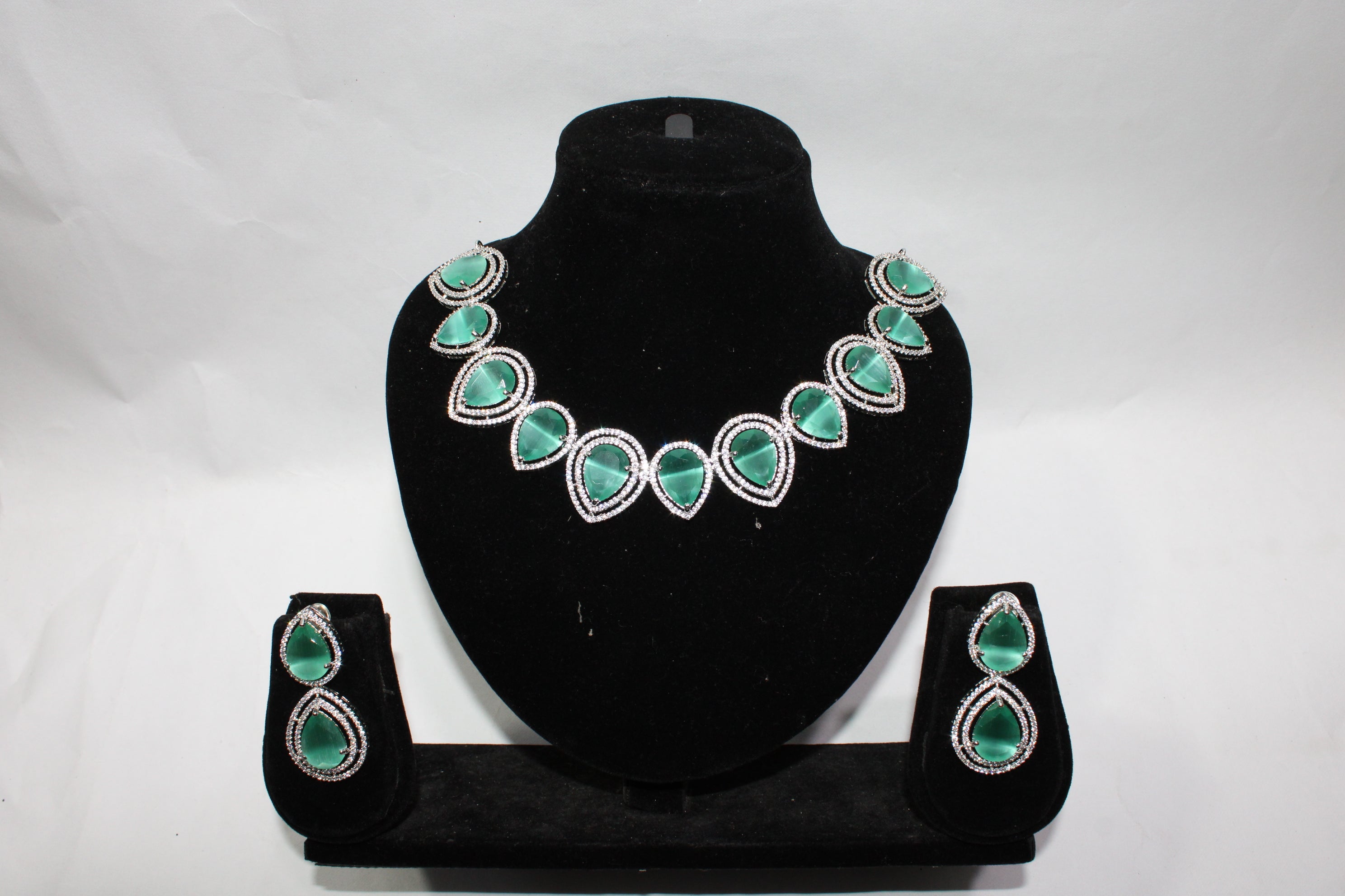 NeckLes & Earrings - R15 -A