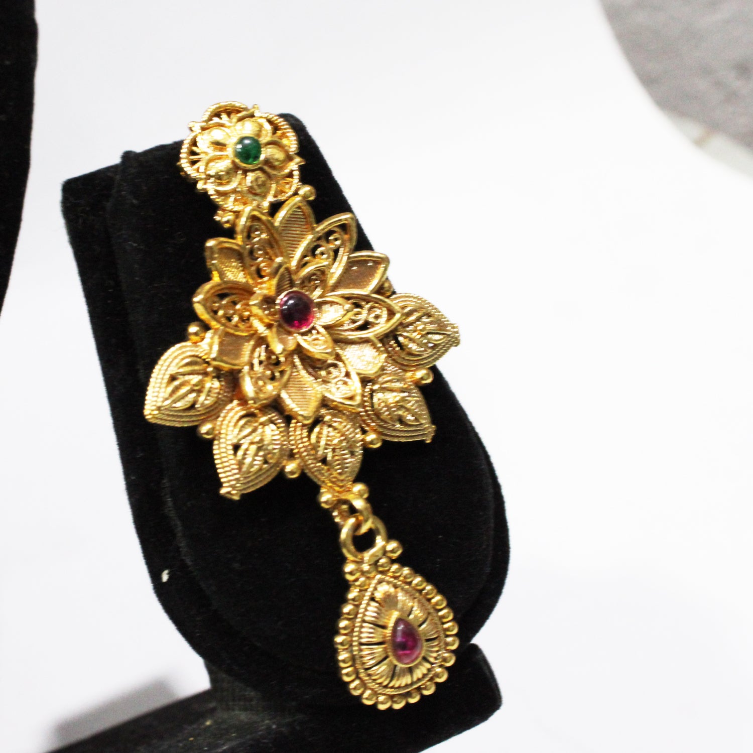 Neckles & Earrings - A111