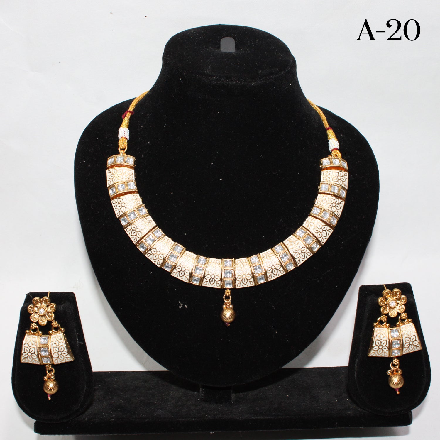 Neckles & Earrings - A-20
