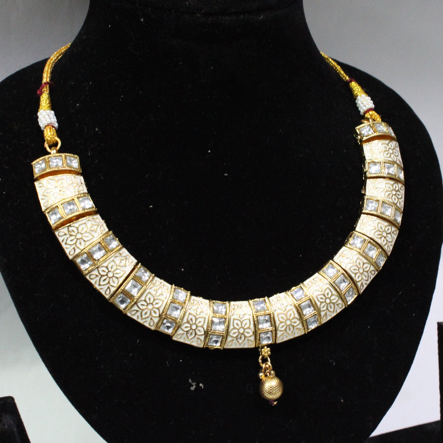 Neckles & Earrings - A-20