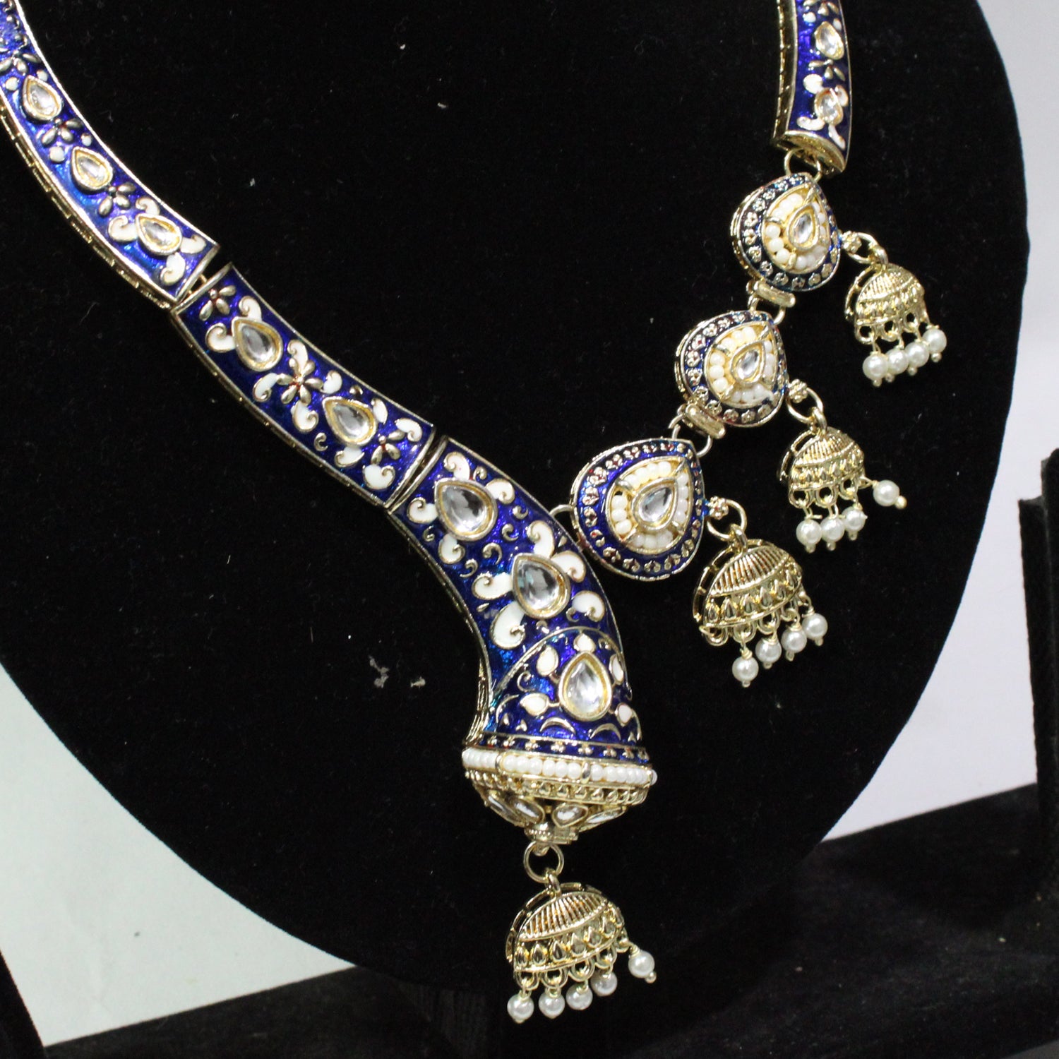 Neckles & Earrings - A-18