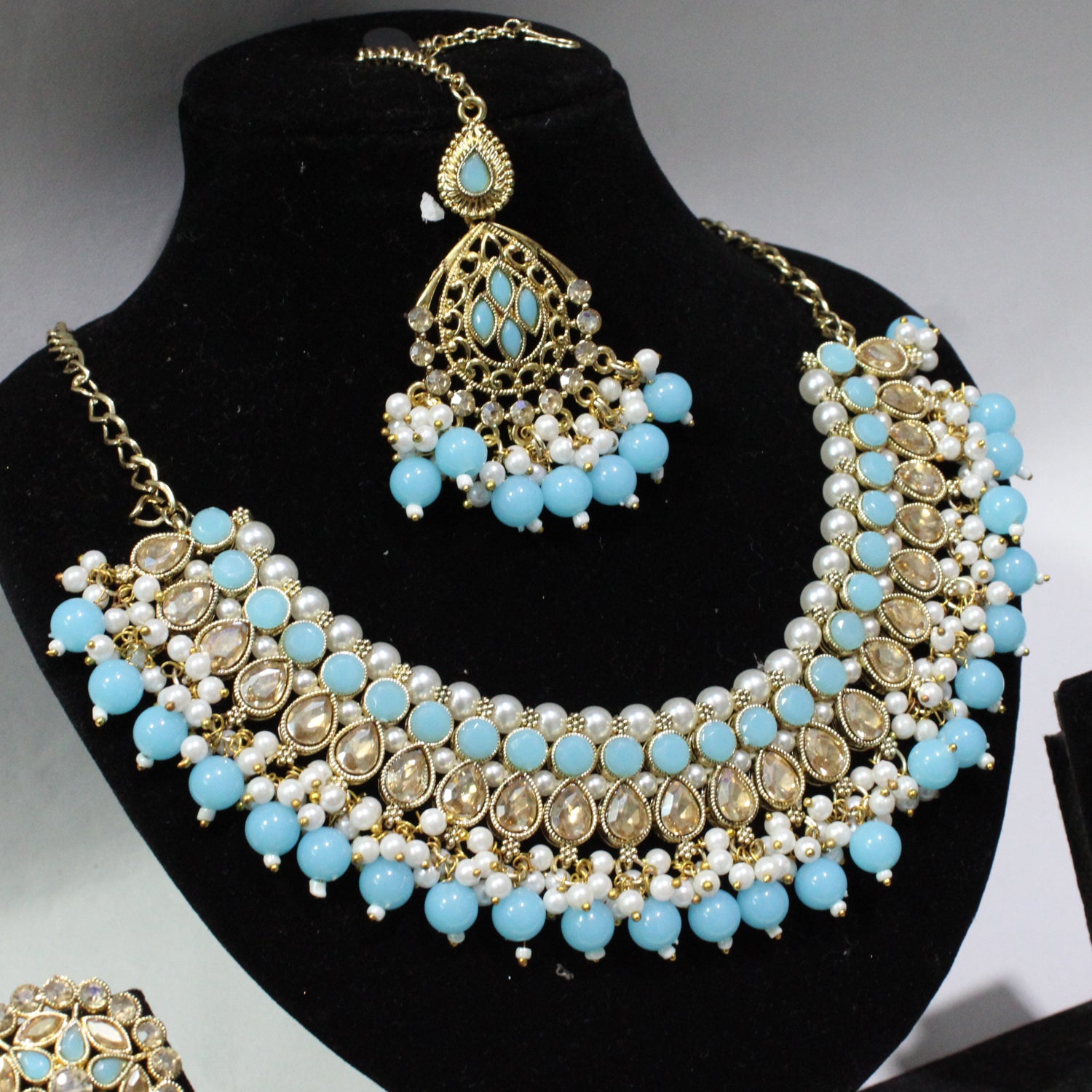 Neckles & Earrings - A91