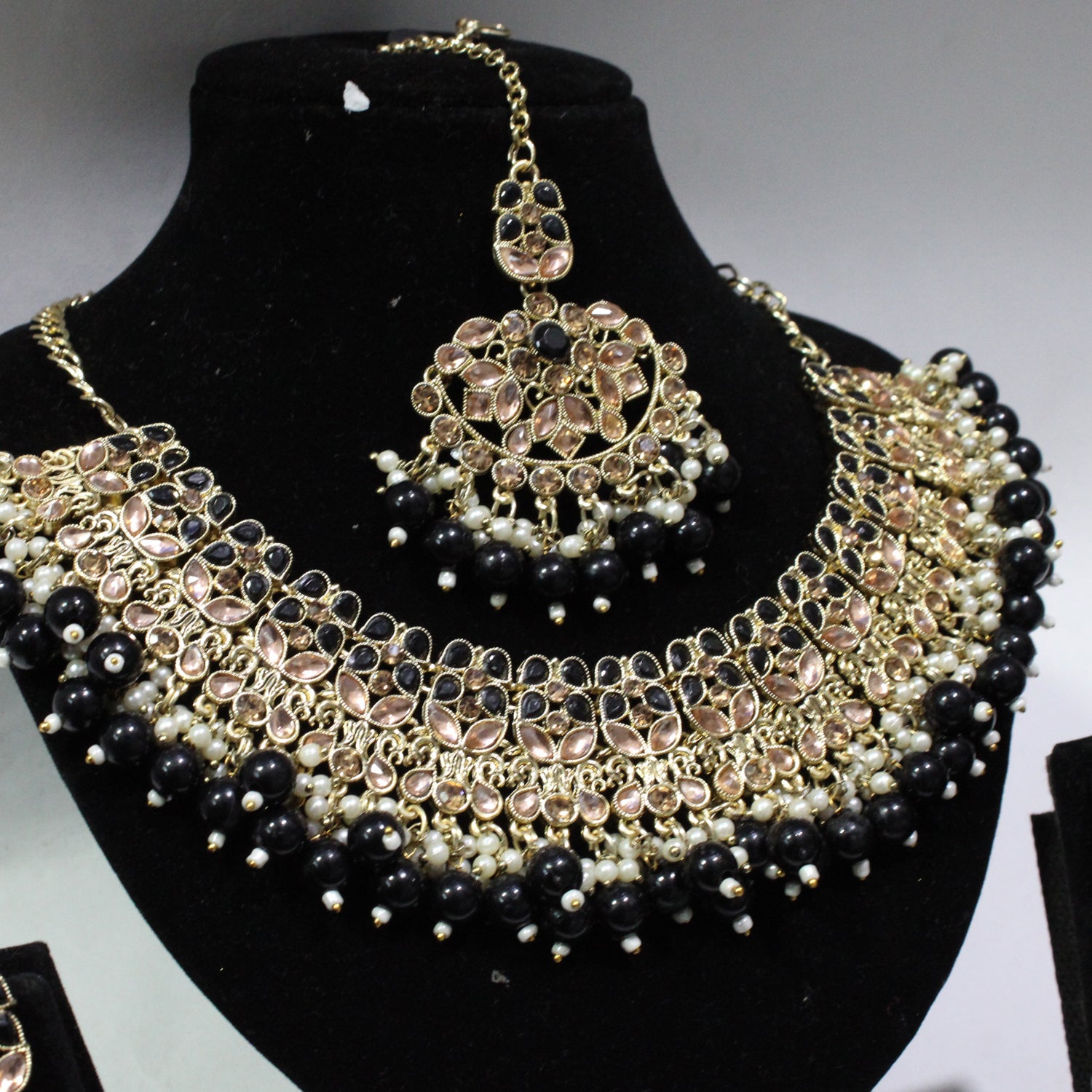 Neckles & Earrings - A93