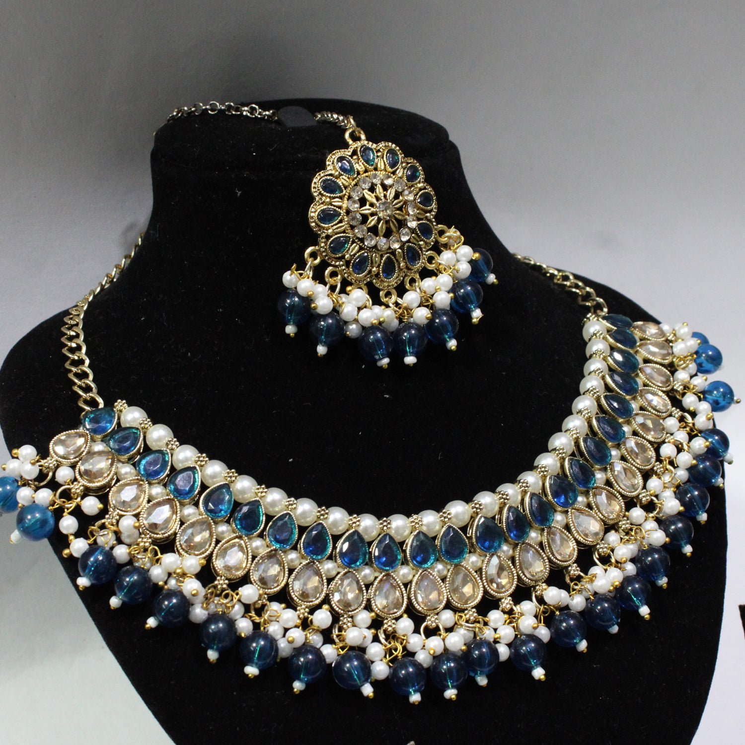 Neckles & Earrings - A94