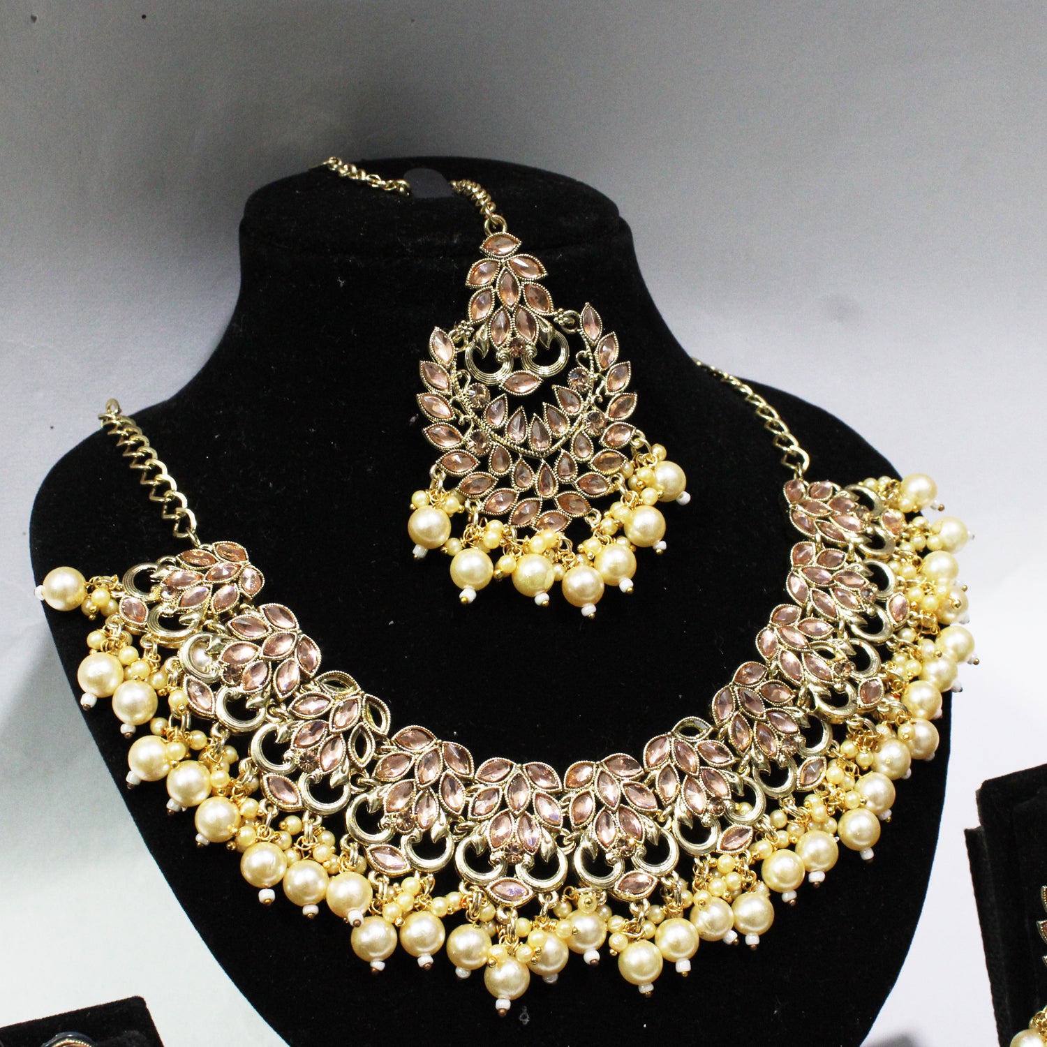 Neckles & Earrings - A -88