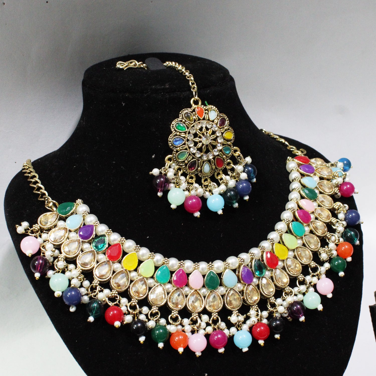 Neckles & Earrings - A -90