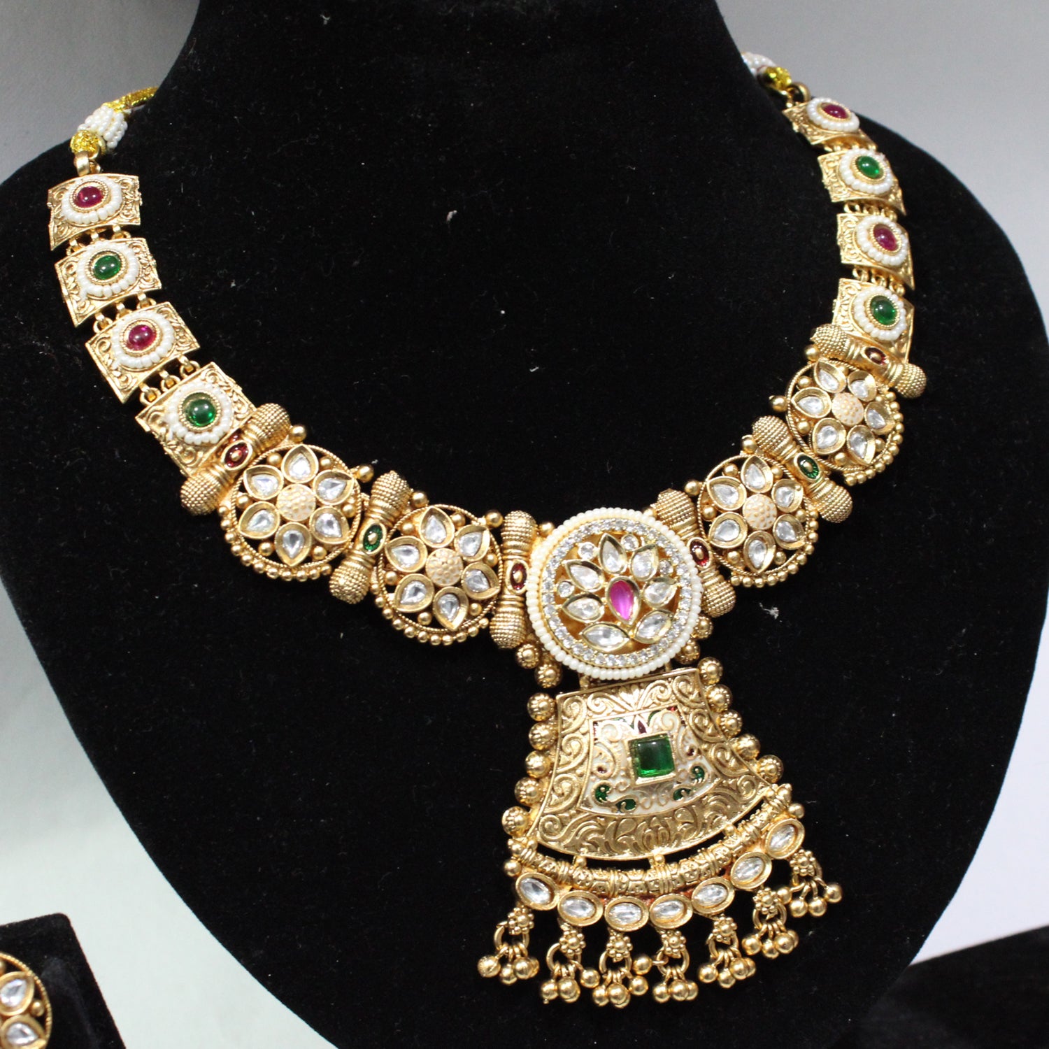 Neckles & Earrings -A95